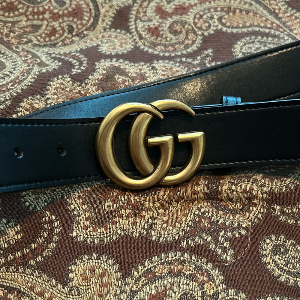 Black Gucci belt